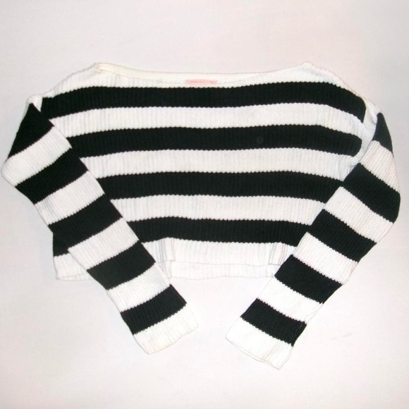 Wide boat neck / off the shoulder knit sweater in black and white stripes - Picture 3 of 4